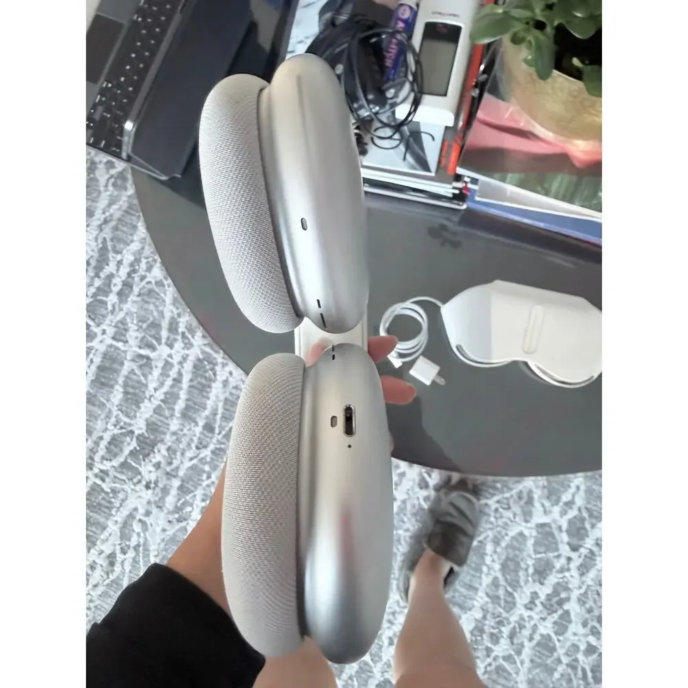 OEM Apple AirPods Max with Smart Case lightening charging